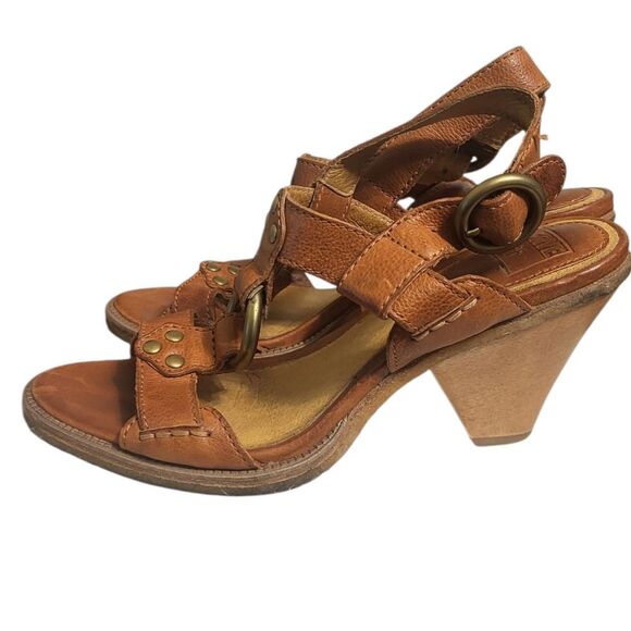 Frye by Anthropologie Mandy T-Strap Leather Sandals in Cognac Brown, Size 6 - Picture 2 of 13